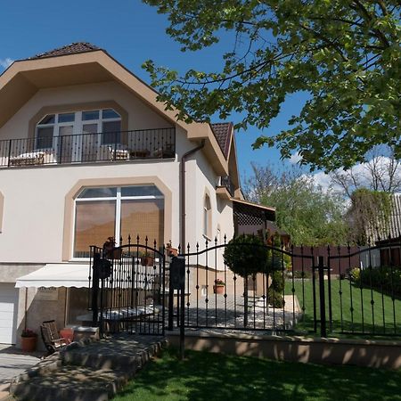 Rita-Var Szallashely Nyíregyháza Exteriör bild