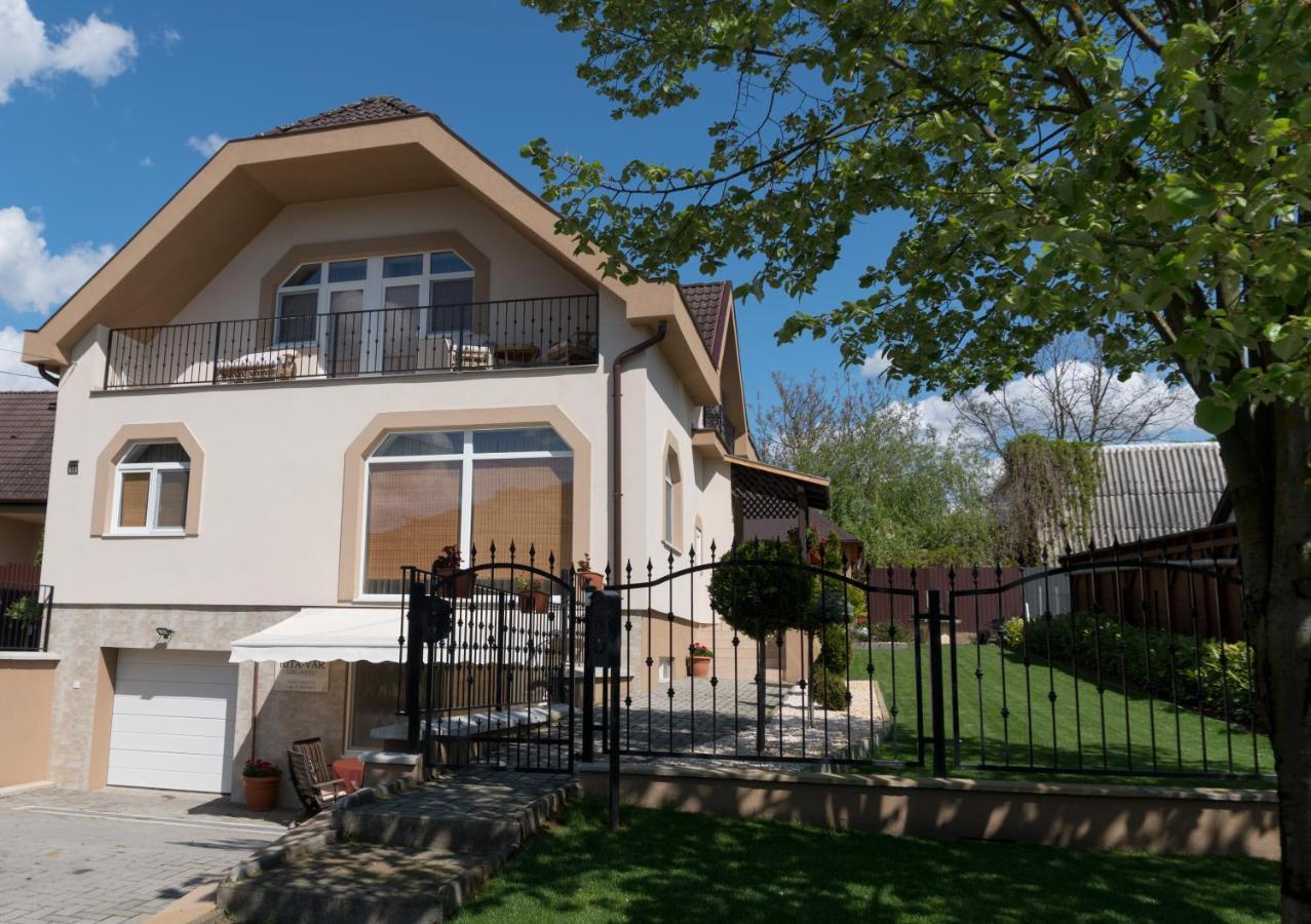 Rita-Var Szallashely Nyíregyháza Exteriör bild